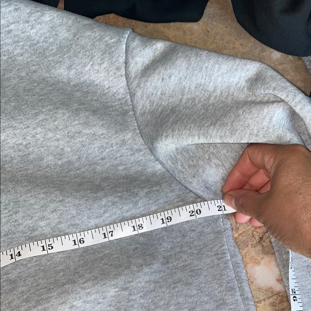 SHEIN Men's V-Neck Sweater in Soft Gray